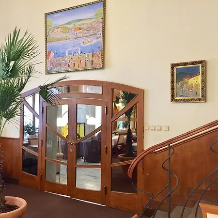 Hotel & Grand Matej 3*